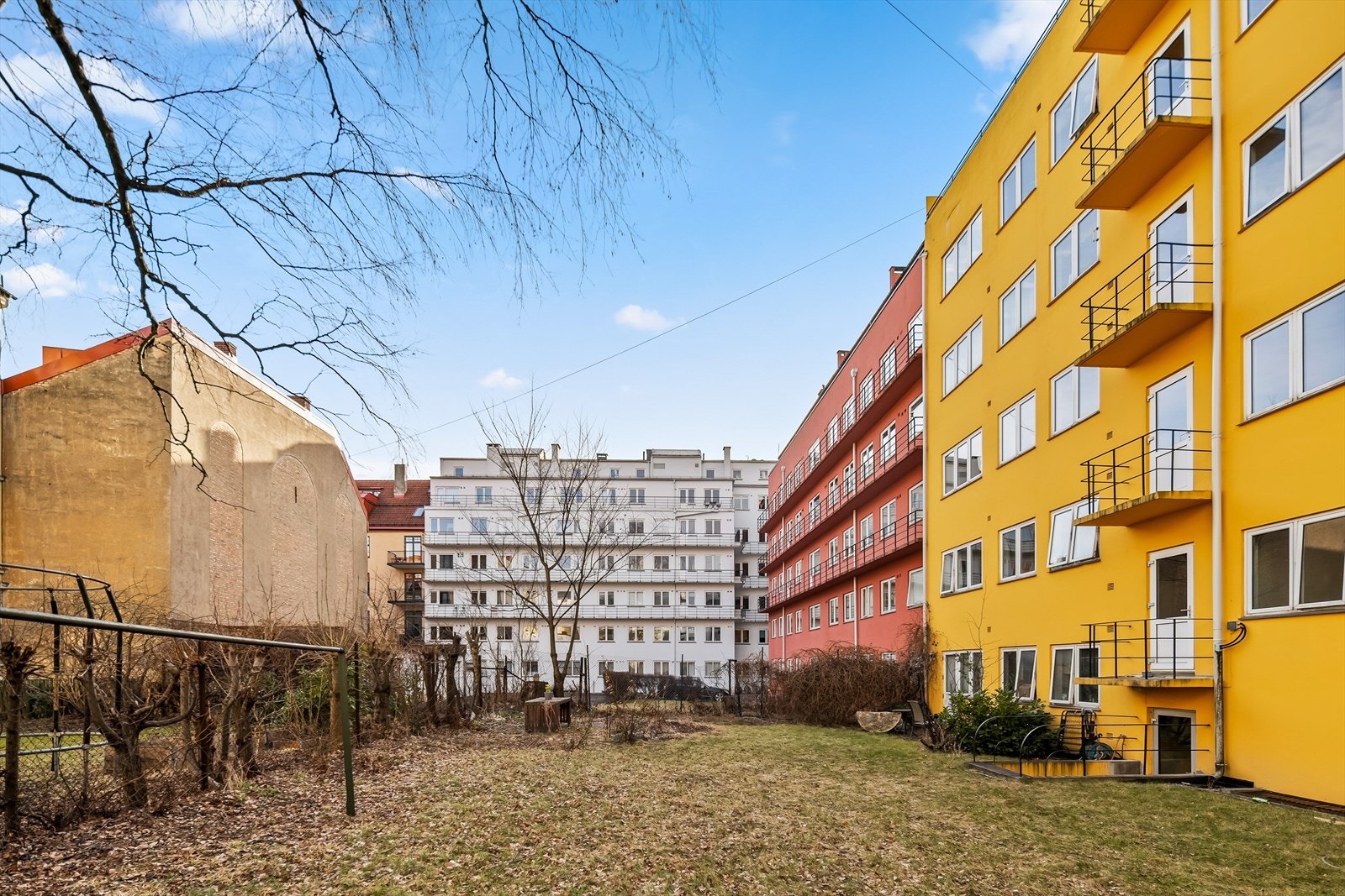 Soverommene og kjøkken er vendt mot rolig bakgård! Galleribilde