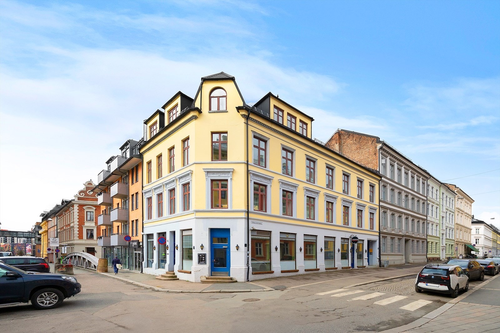 Fasade. Leiligheten ligger i umiddelbar nærhet til Tjuvholmen, Solli Plass m.m. Galleribilde
