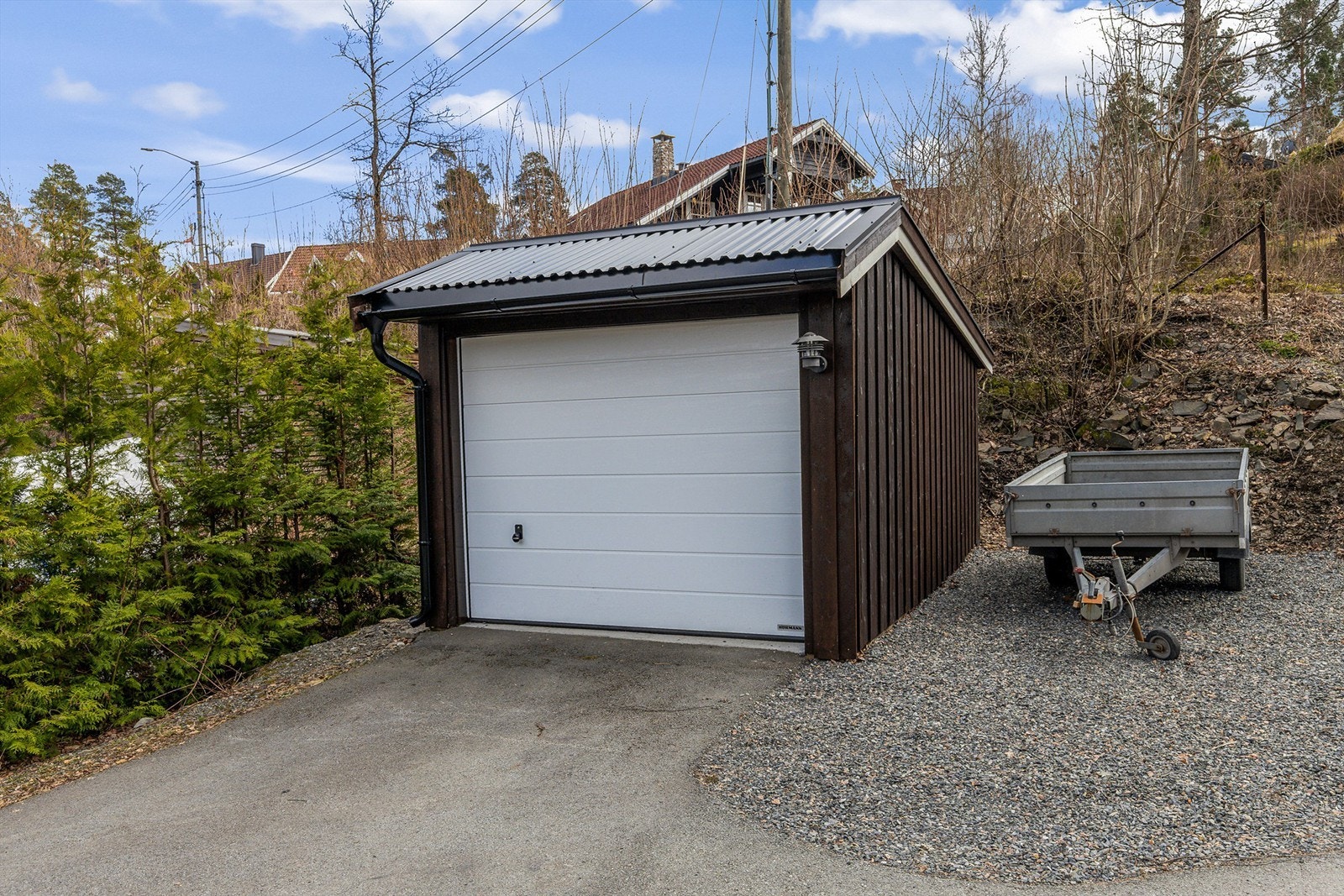 Frittstående garasje. Galleribilde