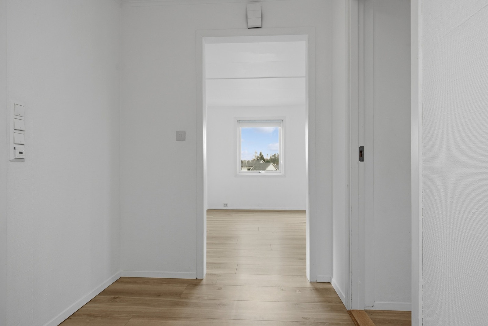 Her har du en praktisk entrè med god plass til oppheng av yttertøy Galleribilde