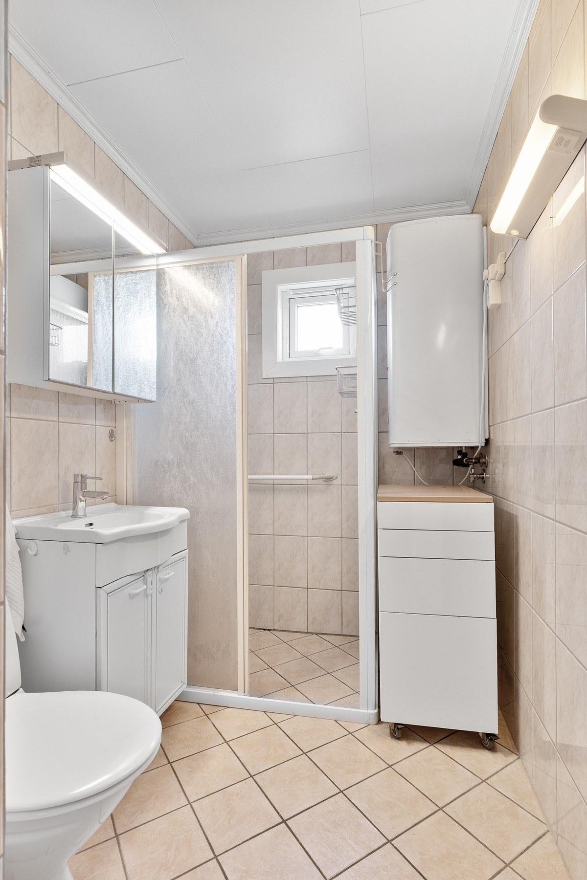 Lyst og pent bad på 4m². Galleribilde