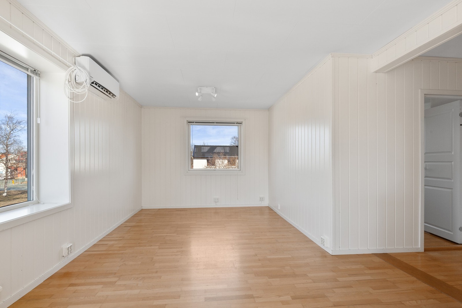 Her får du en lys og romslig stue på hele 25,6m². Galleribilde