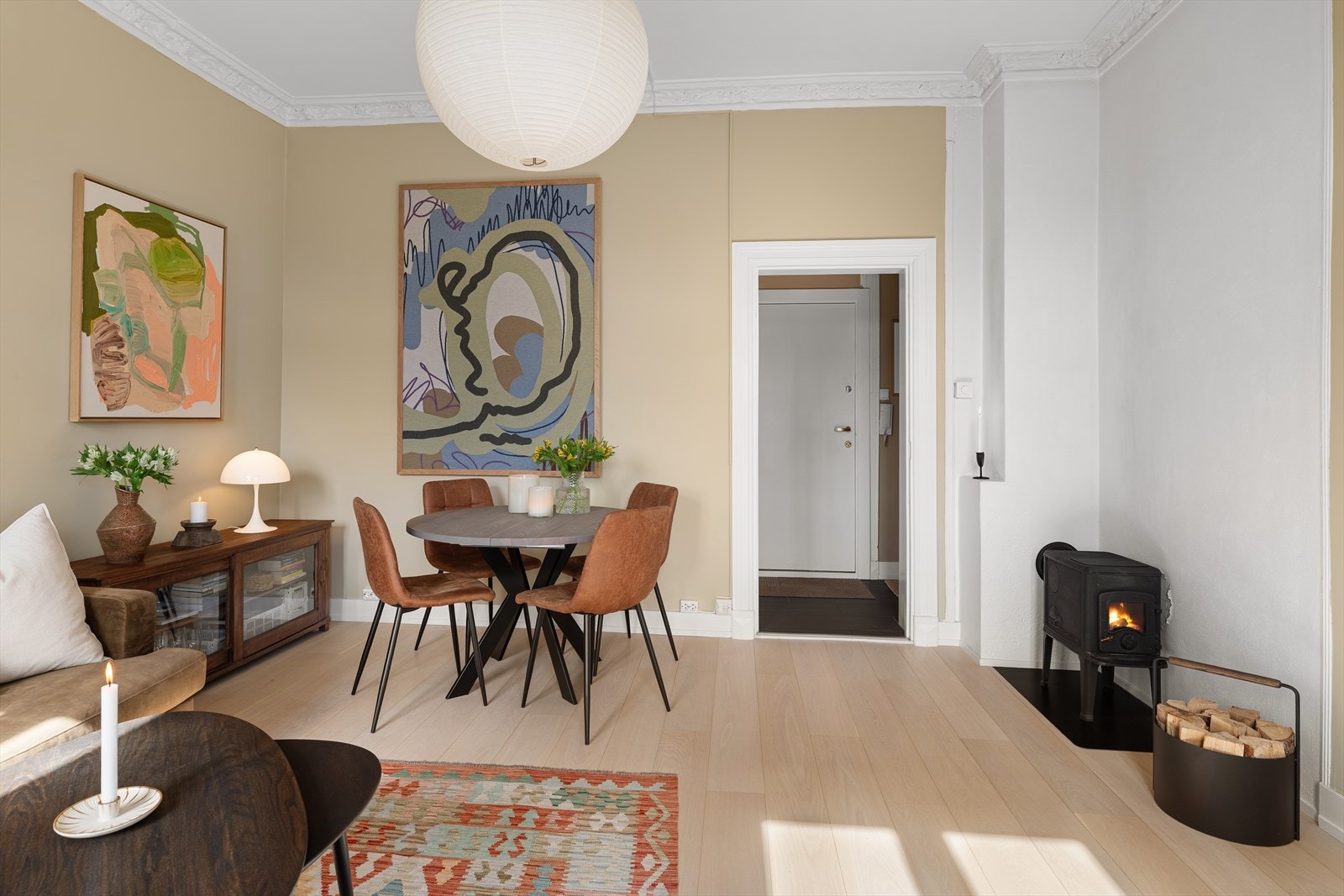 Naturlig plass til spisegruppe. Perfekt for sammenkomster med familie og venner! Galleribilde