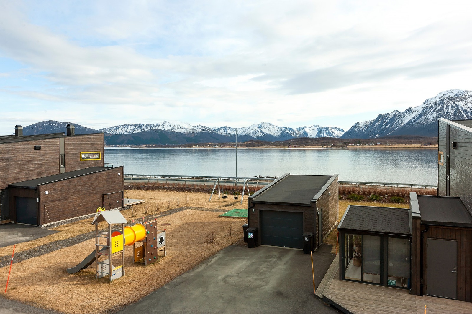 Fra boligen har man flott utsikt Galleribilde