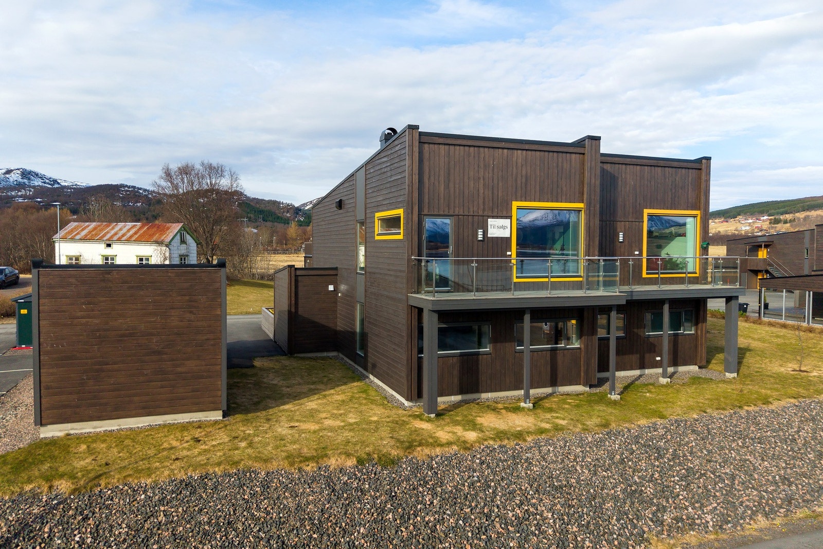 Her får man en moderne tomannsbolig med flott utsikt Galleribilde