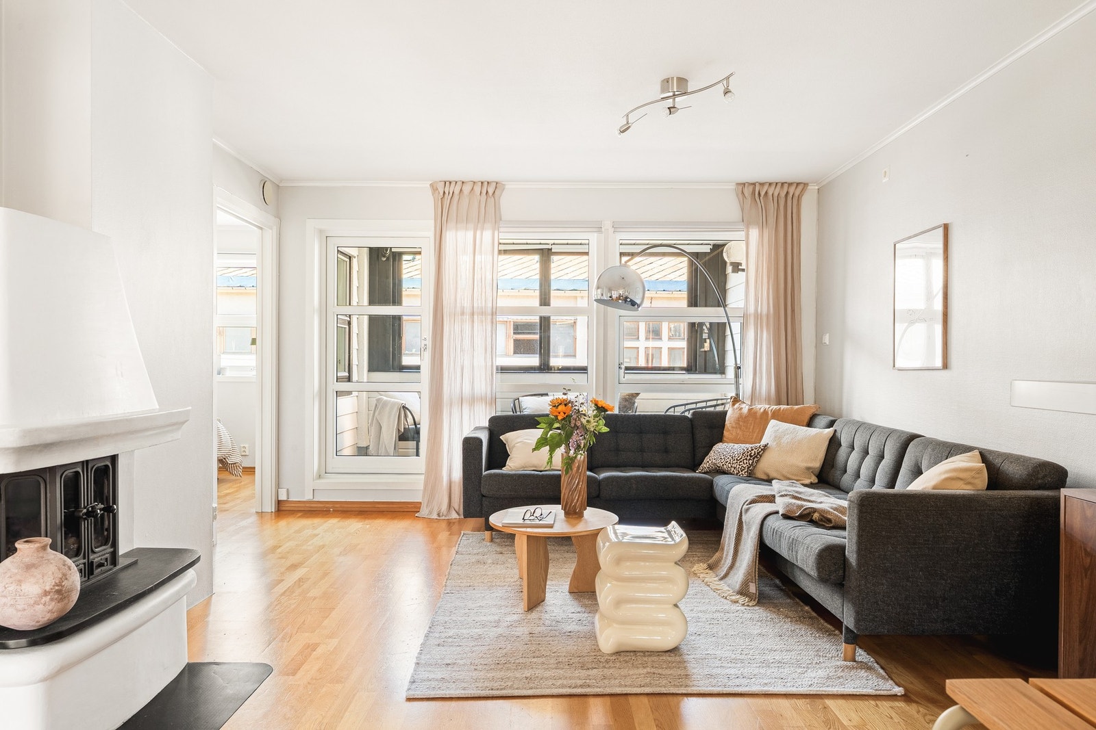 EIE eiendomsmegling v/ Simon Aasen har gleden av å presentere Eikeveien 3B (Foto: Alexander Vie) Galleribilde
