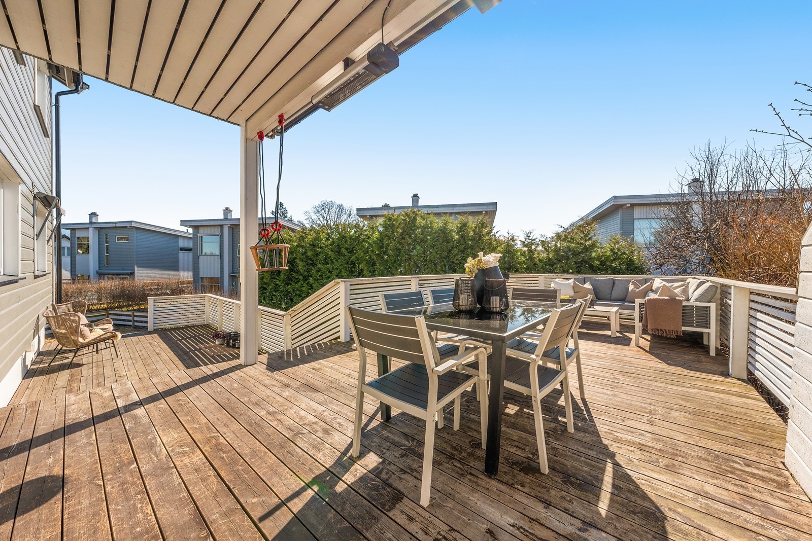 Elisabeth Hekne hos Nordvik bolig presenterer: Viggo Hansteens vei 11, en stor 4-roms over 2 plan med solrik og usjenert terrasse. 2 bad + badstu. Særdeles barnevennlig og hyggelig nabolag! Galleribilde