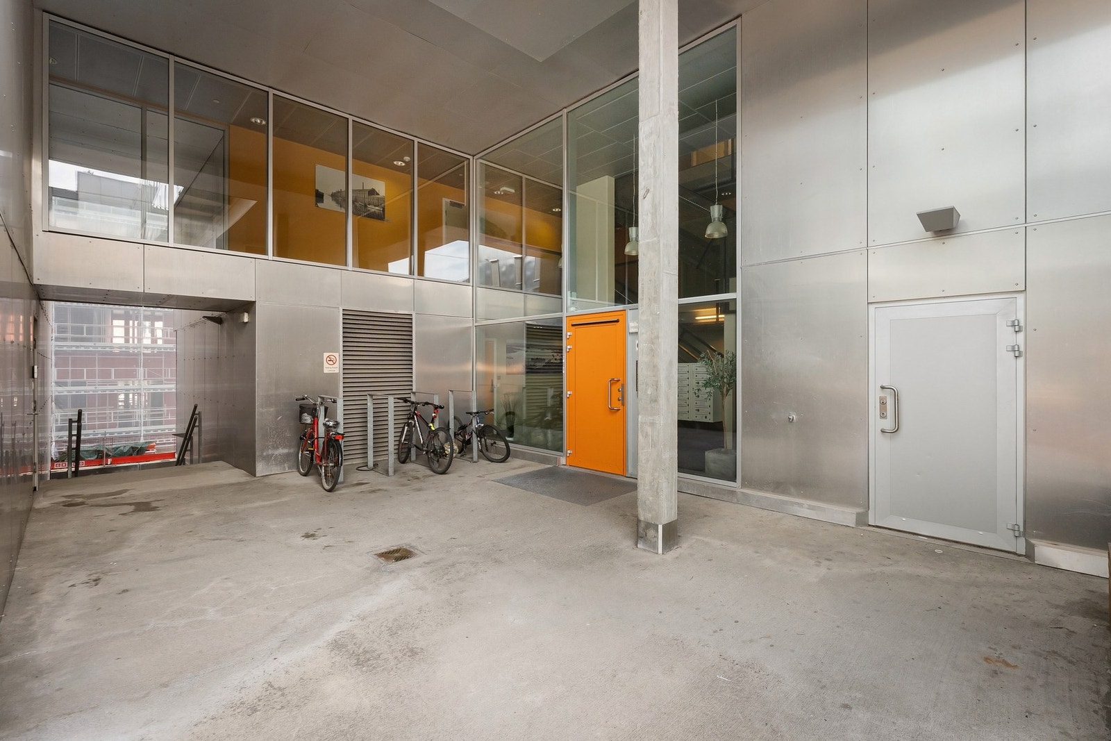 Inngangsparti. Galleribilde