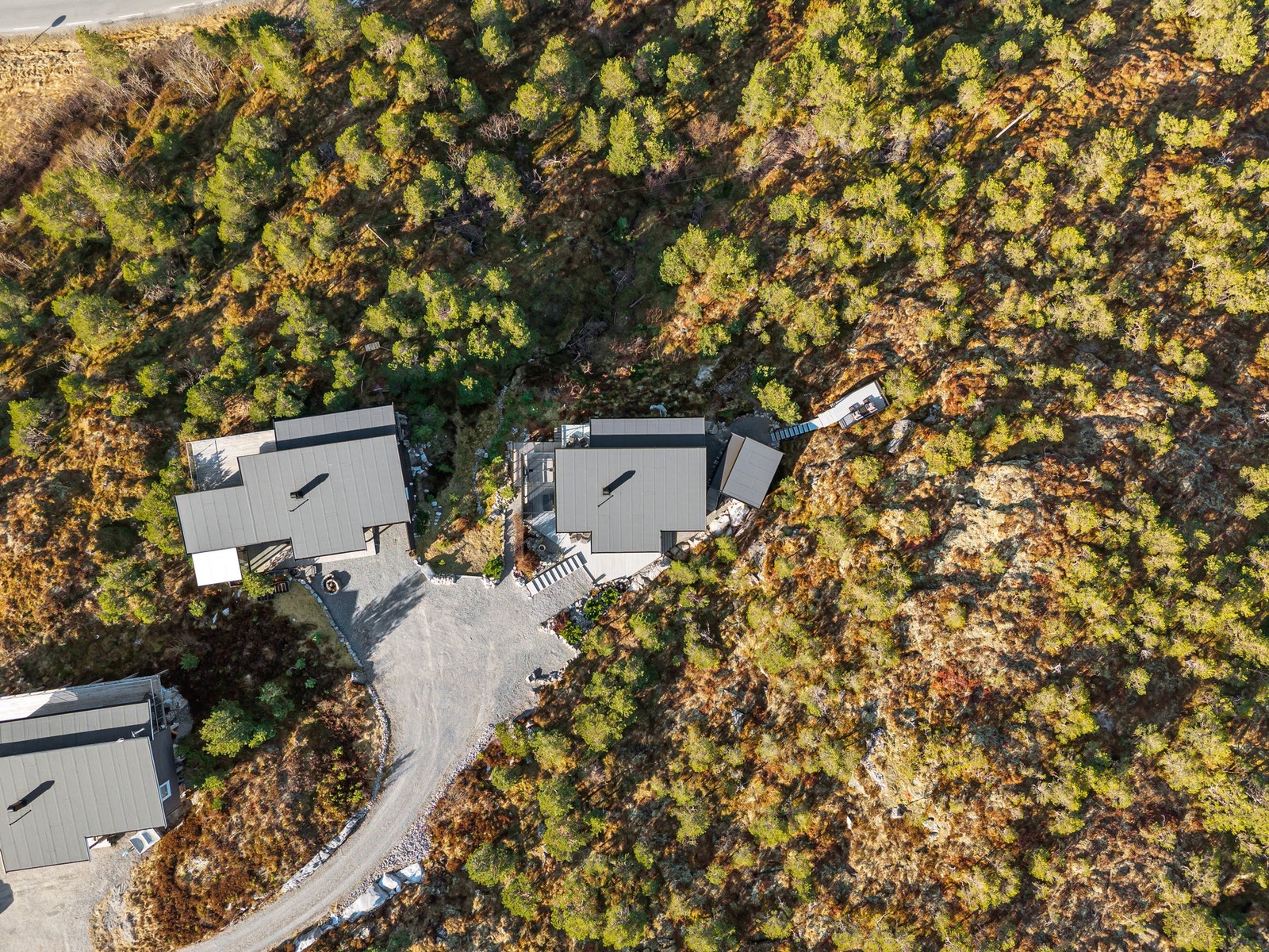Eiendommen tilhører en veldrevet hytteforening som bla. sørger for brøyting, strøing og enkel, forutsigbar drift hele året. Galleribilde