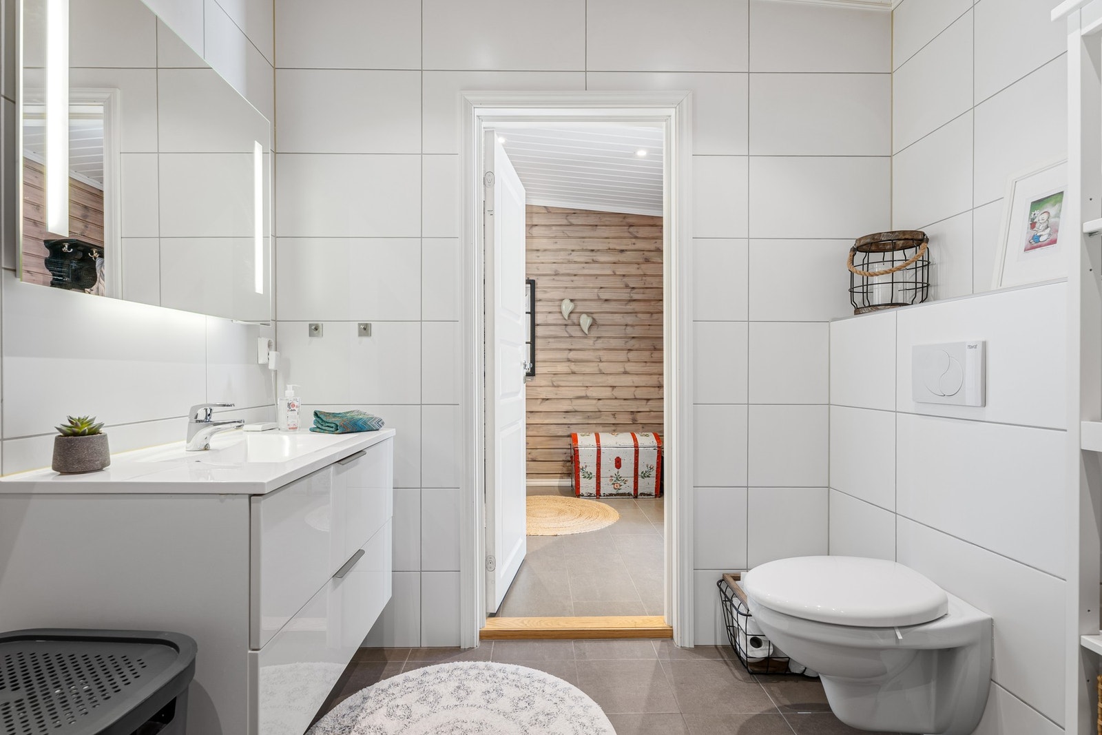 Badet har praktisk beliggenhet like ved inngangsdøren. Galleribilde