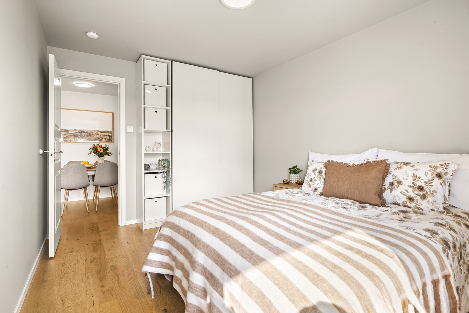Hovedsoverom er spesielt romslig med god plass til seng og garderobe. Galleribilde