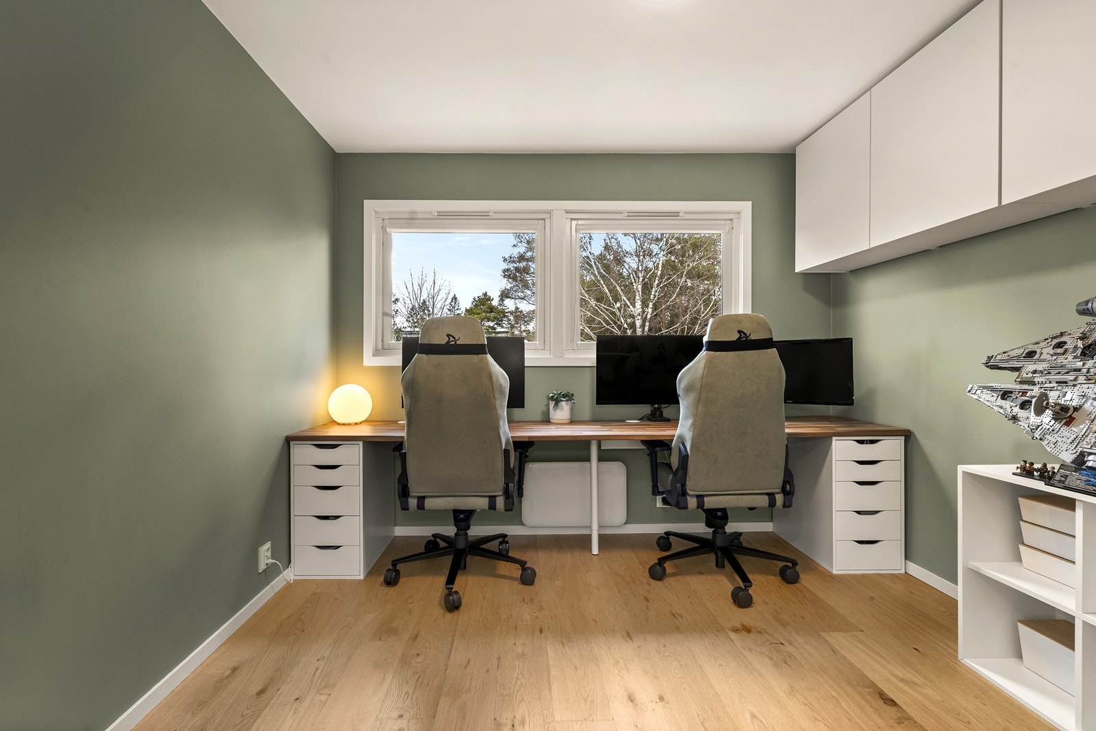 Soverom 2 er i dag innredet som kontor og er også ypperlig som barnerom eller gjesterom. Galleribilde