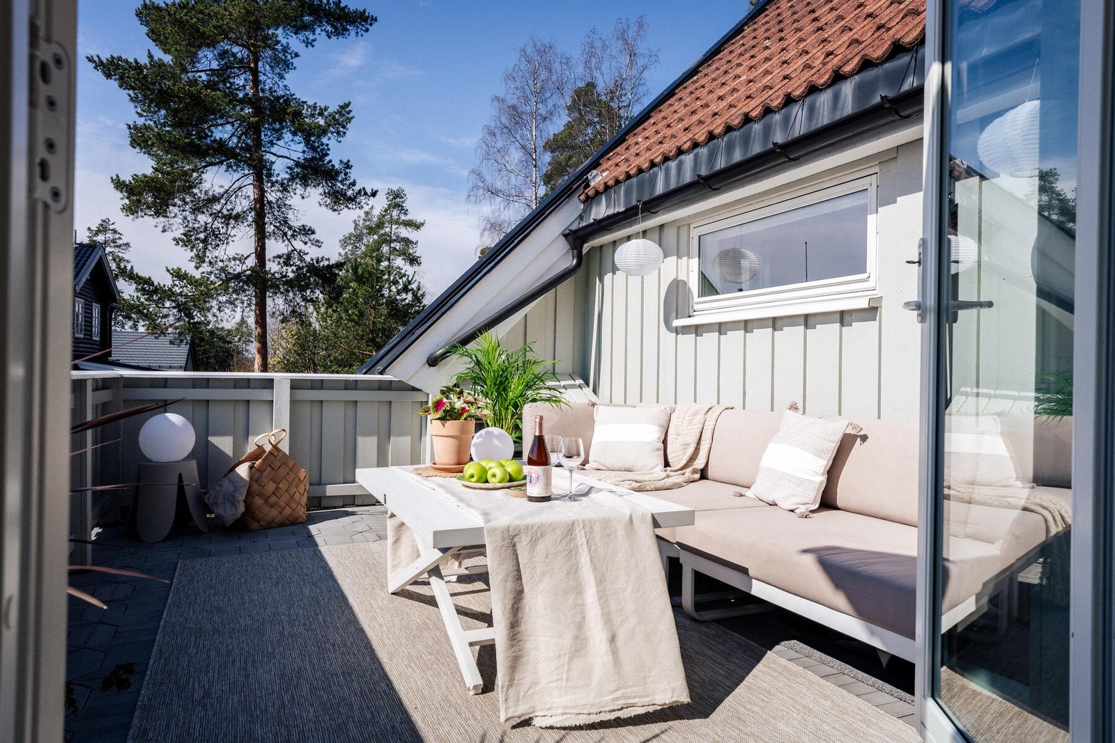 Hyggelig sittegruppe og god plass til avslapning på fine dager. Galleribilde