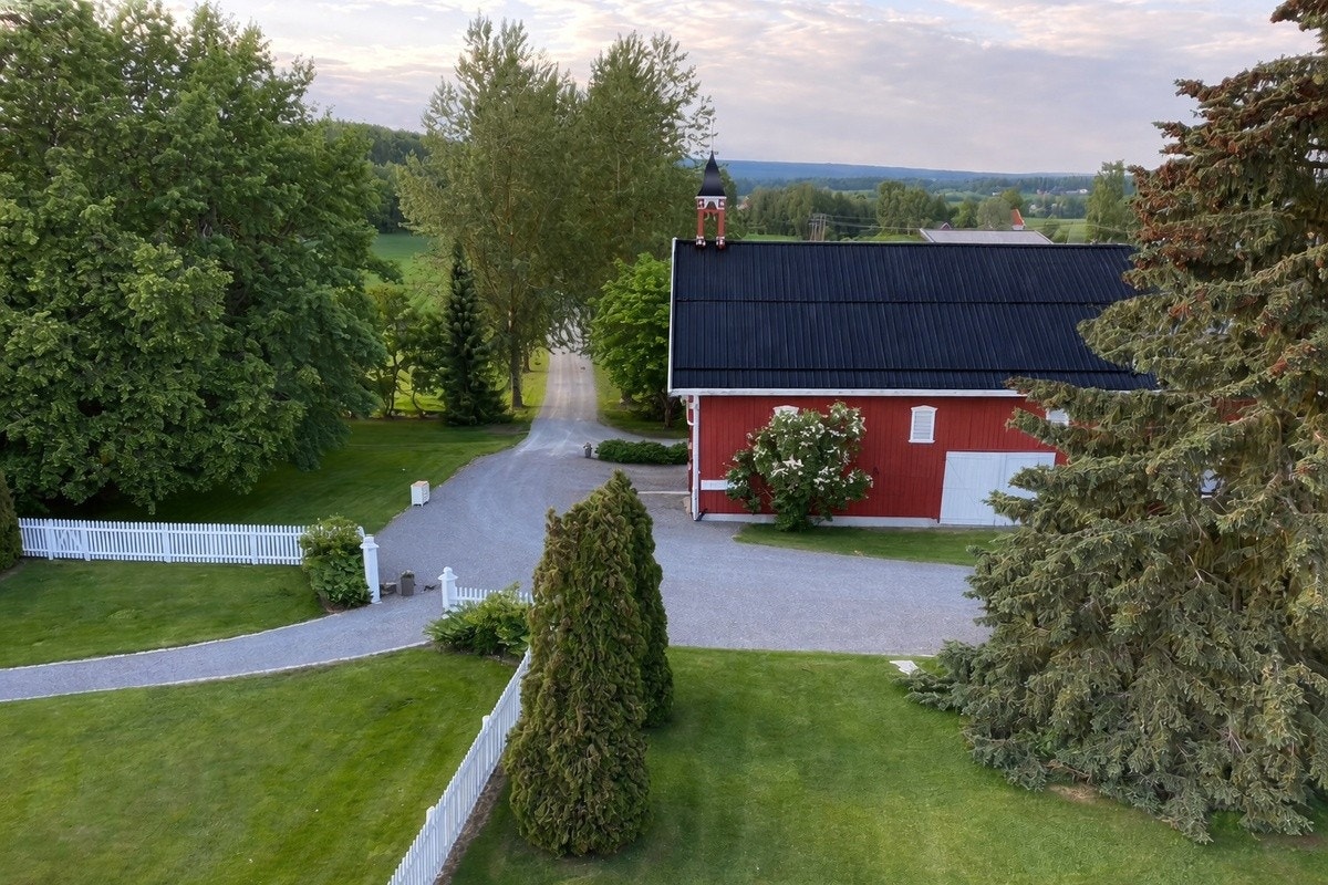 Innkjøring til gården fra Blæstad Galleribilde