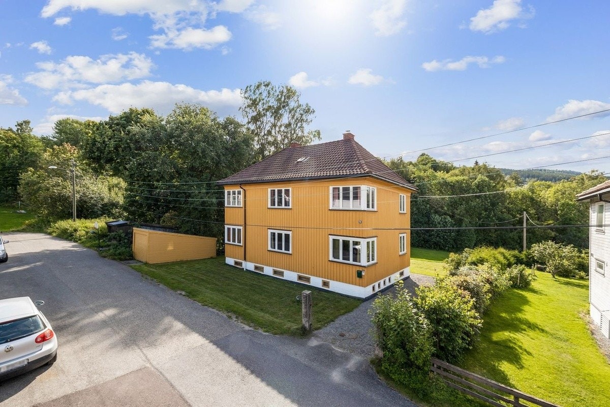 Huset sett ifra Brandenggata. Bofellesskapet ligger på 2. plan av boligen og fyller hele etasjen. Galleribilde