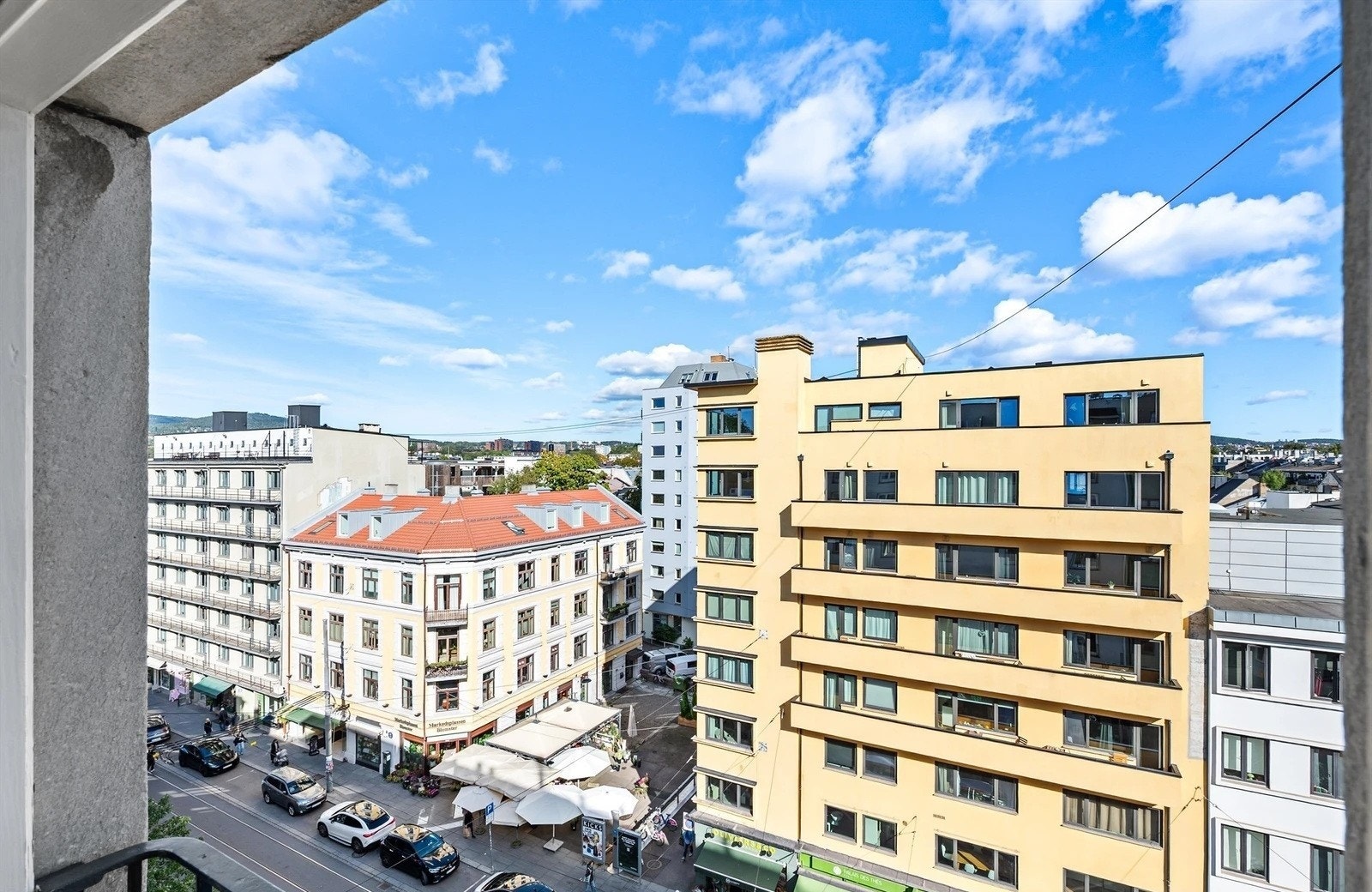 Utsikt fra fransk balkong over Bogstadveien Galleribilde