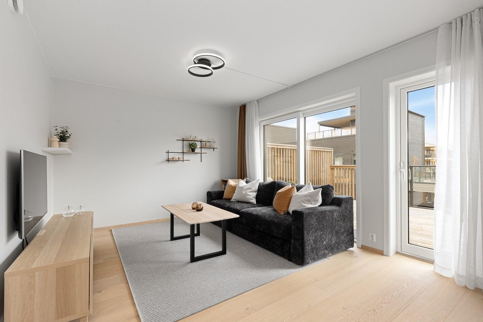 På bygningstegninger av boligen står dette rommet oppført som stue/ soverom, og rommet kan gjøres om til et ekstra soverom dersom det er ønskelig. Galleribilde