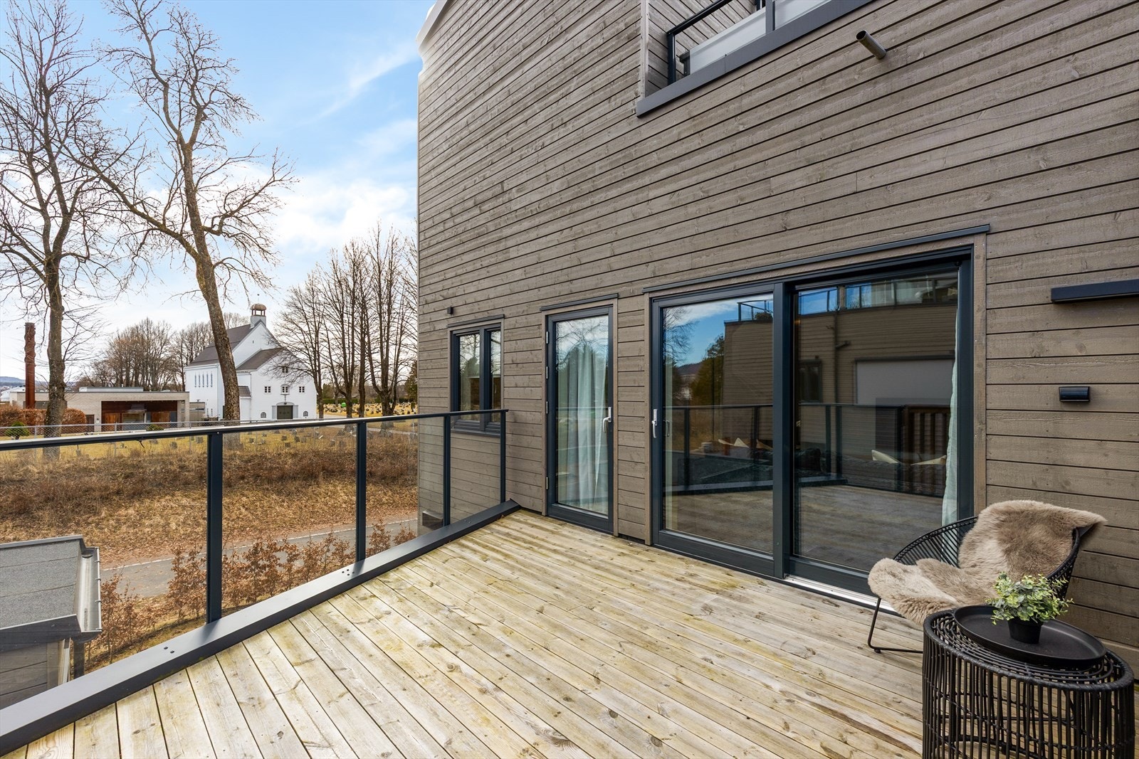 Fra denne etasjen er det utgang til en flott veranda på 16 kvm. Galleribilde