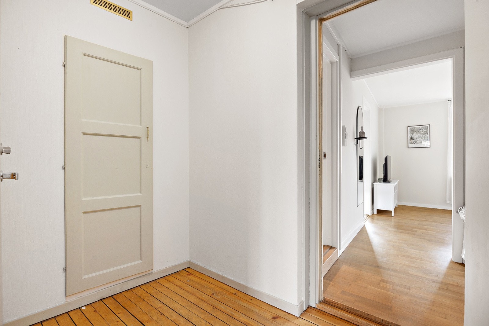 Felles gang mellom hoveddel og soverom Galleribilde