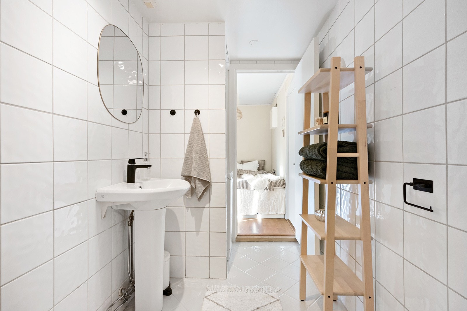 Badet ble pusset opp i regi av borettslaget i 2001 og har opplegg til vaskemaskin Galleribilde