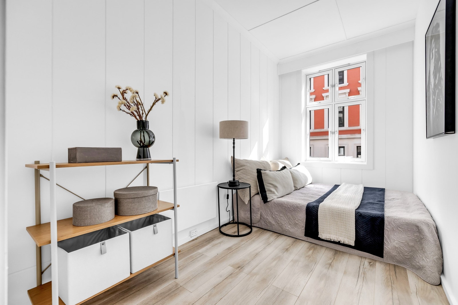 Hovedsoverommet har plass til dobbeltseng og garderobeskap. Galleribilde