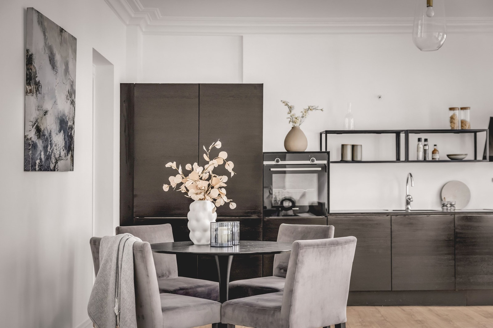 Det er også god plass til en spisegruppe der venner og familie kan inviteres på middager. Galleribilde