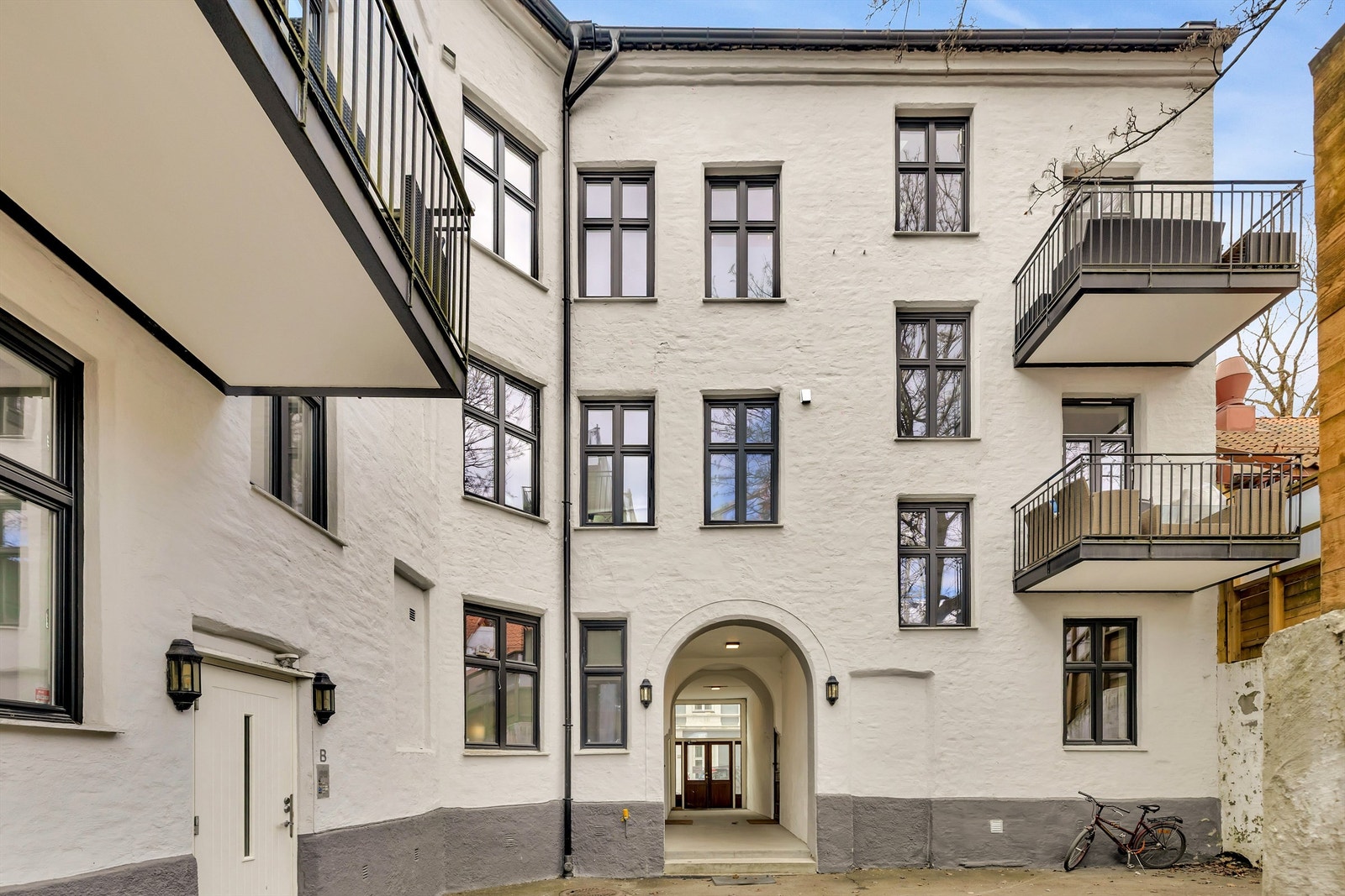 Inngangsparti. Galleribilde