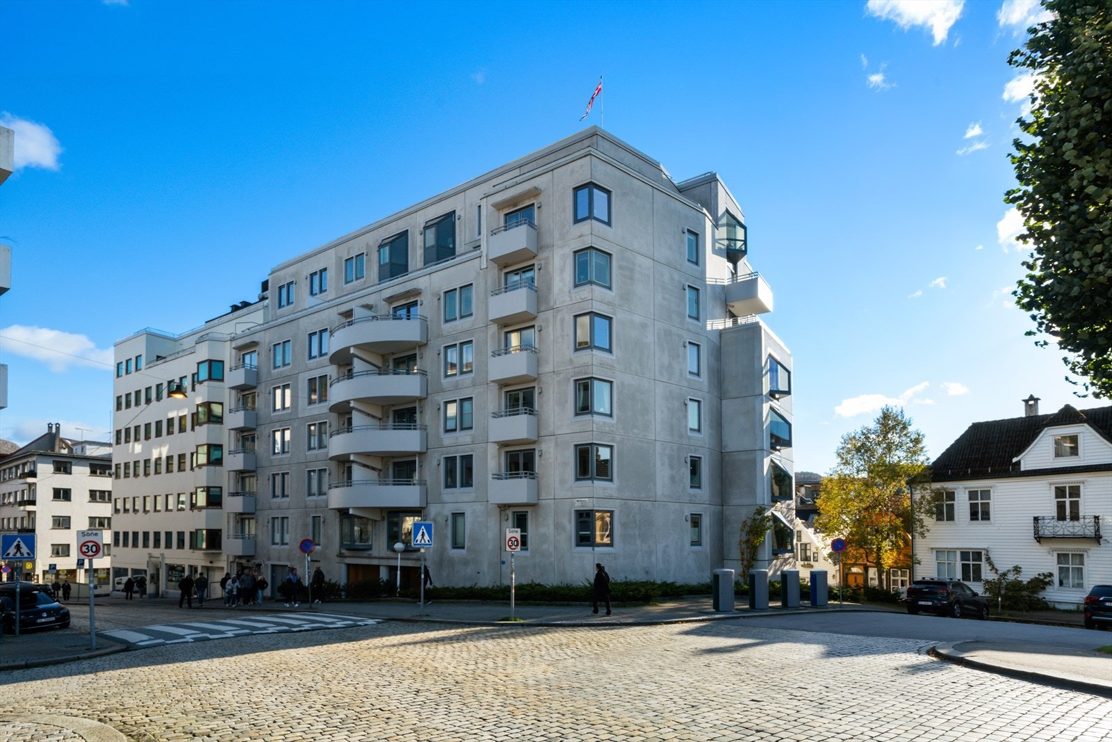 Aktiv Eiendomsmegling v/Roger Glesnes har gleden av å presentere Markeveien 14! Foto: Imotiv.no Galleribilde