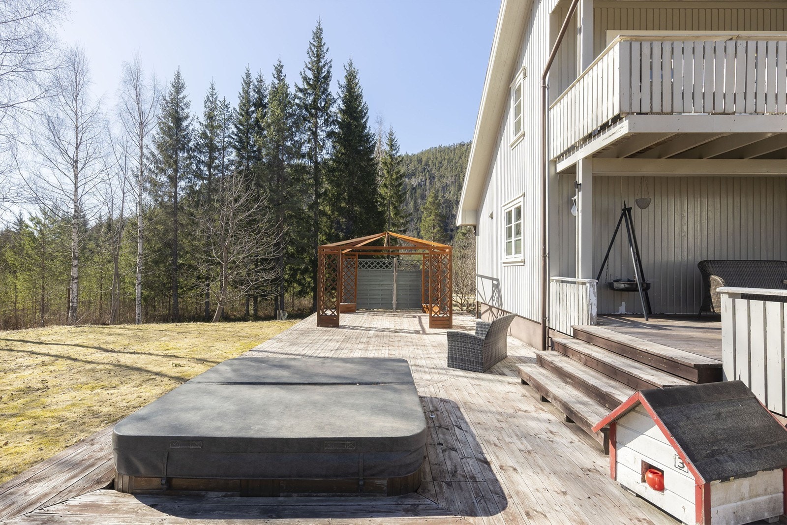 Jacuzzi og pergola i terrassen. Jacuzzi medfølger. Galleribilde