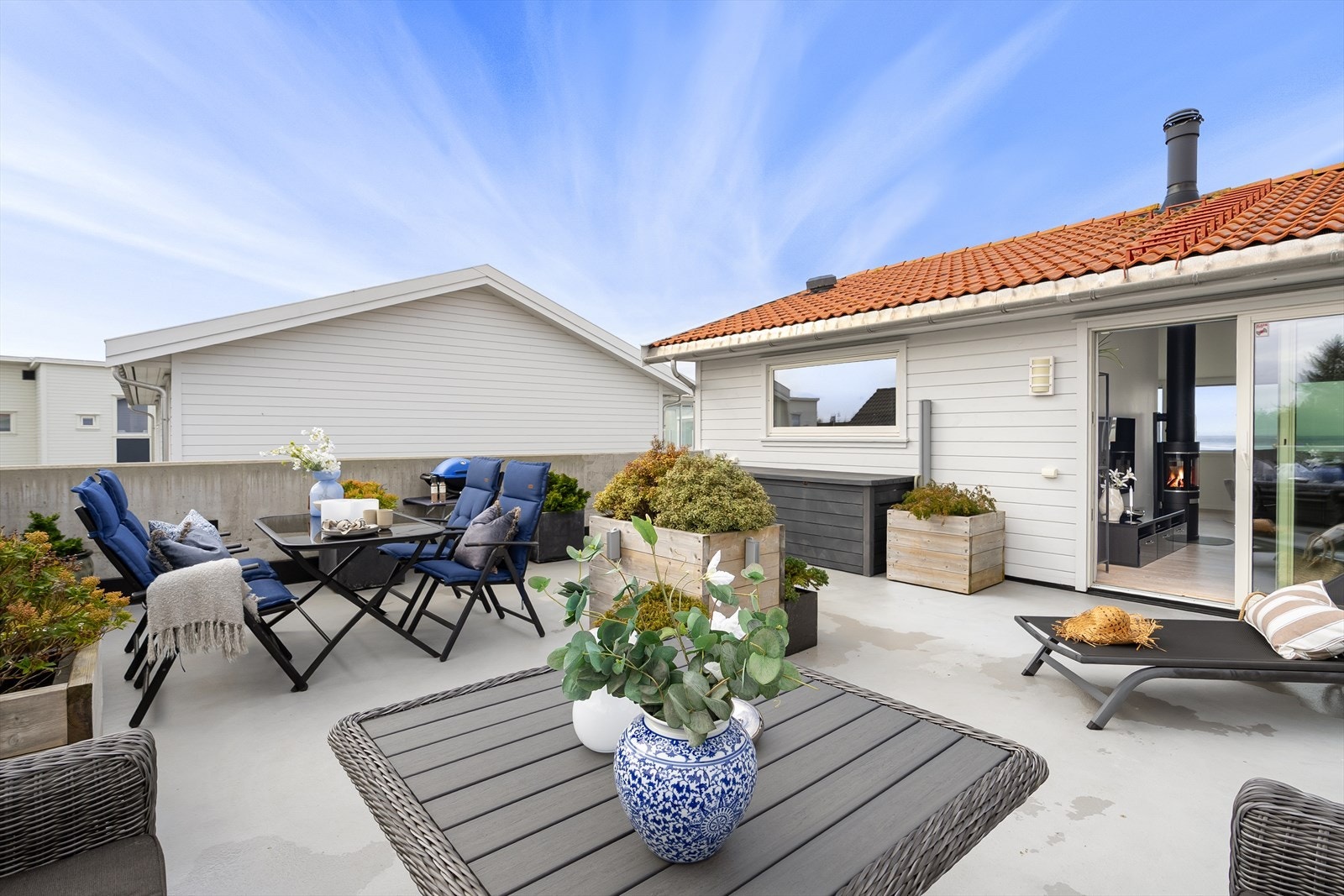 Boligen ligger godt til i et attraktivt og barnevennlig boligområde med nærhet til det man skulle trenge for å trives i lang tid. Galleribilde