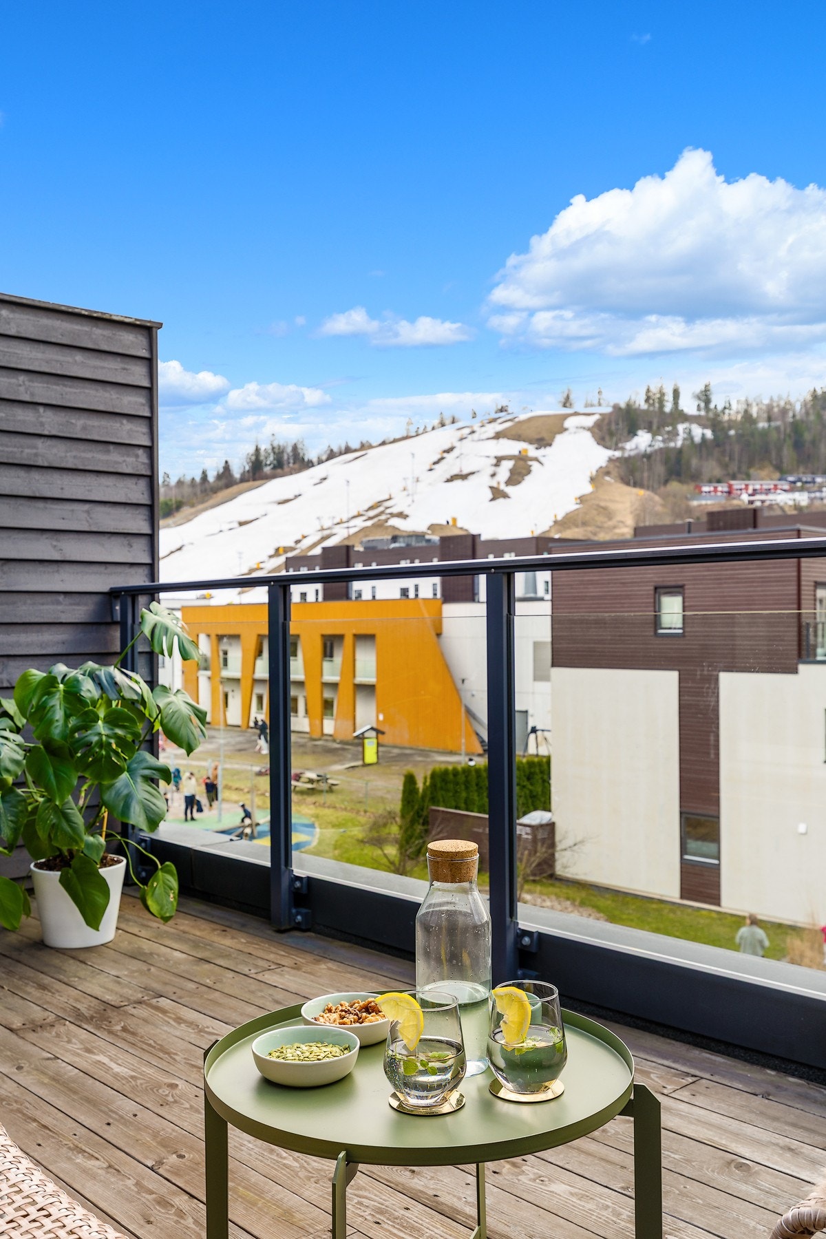 Fra takterrassen er det flott utsikt mot Kirkerudbakken Galleribilde
