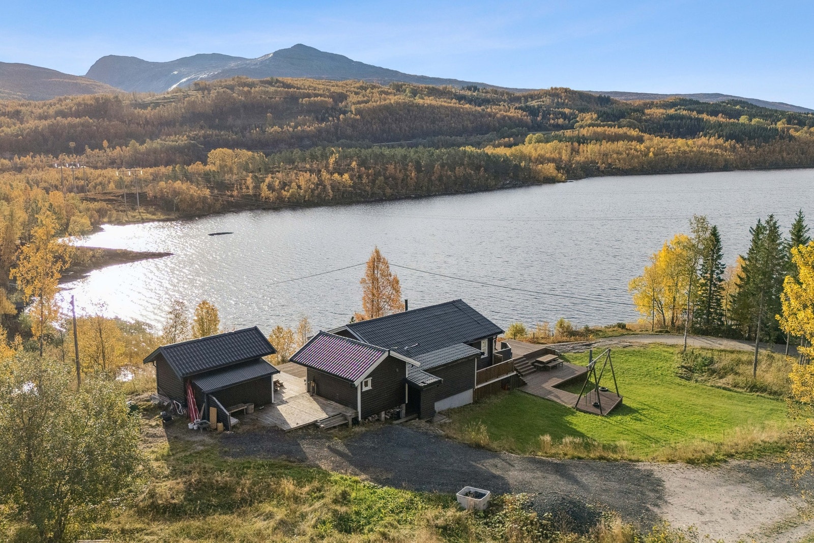 Velkommen til Vassryggveien 23 - beliggende i naturskjønne omgivelser med nydelig utsikt! Foto: EKFT. Galleribilde