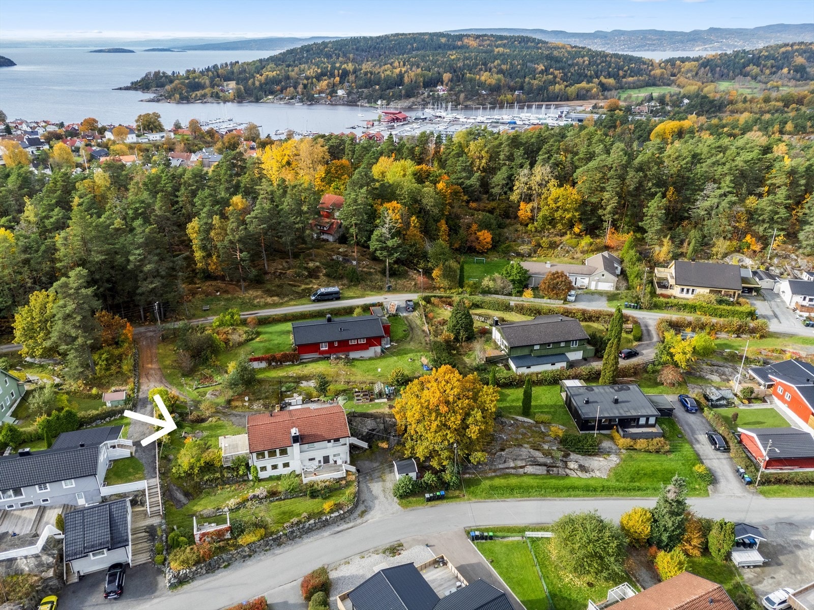 Herfra er det kort vei til Son sentrum med butikker, restauranter og et yrende sommerliv. Galleribilde
