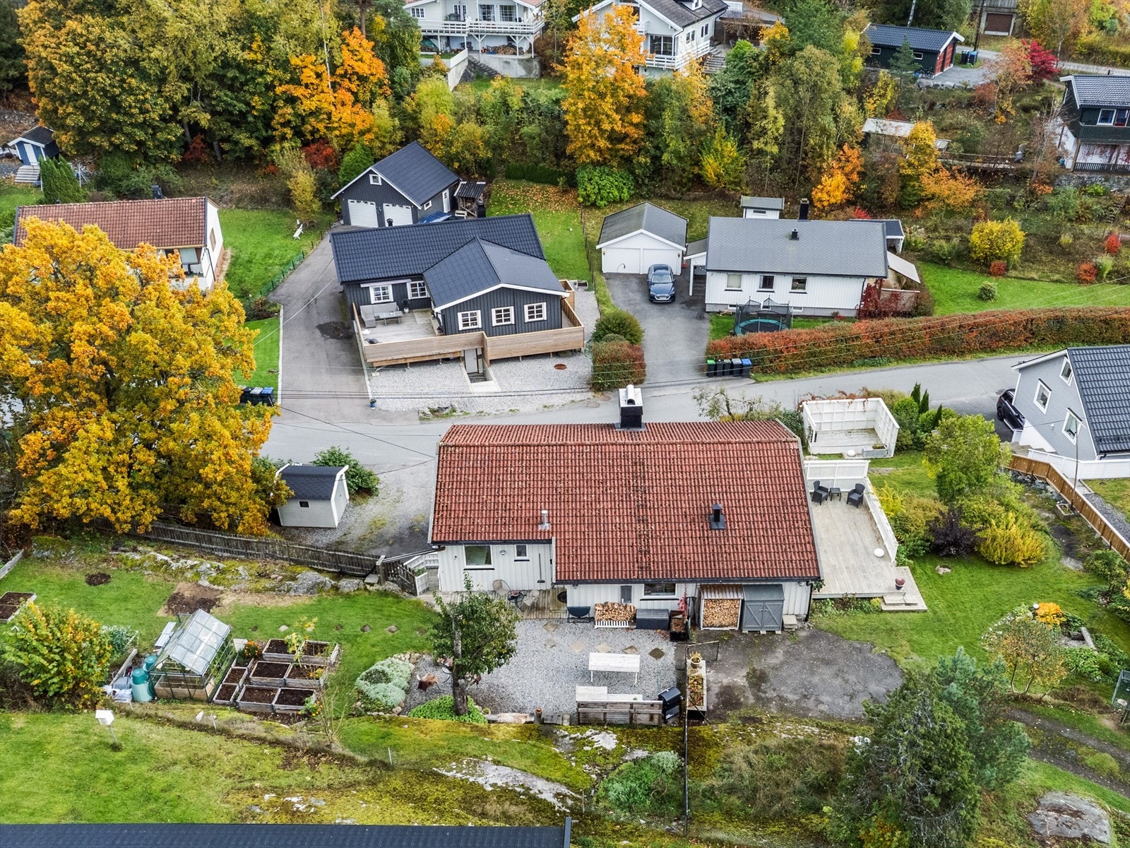 Eiendommen har en attraktiv og barnevennlig beliggenhet i et etablert boligområde i Son. Galleribilde