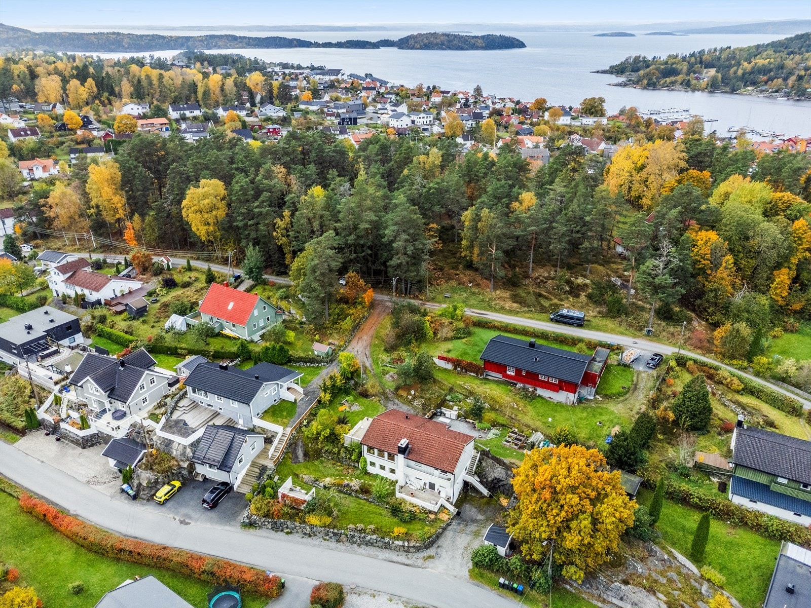 Området byr på naturskjønne omgivelser med nærhet til sjøen, badestrender og Kyststien. Galleribilde