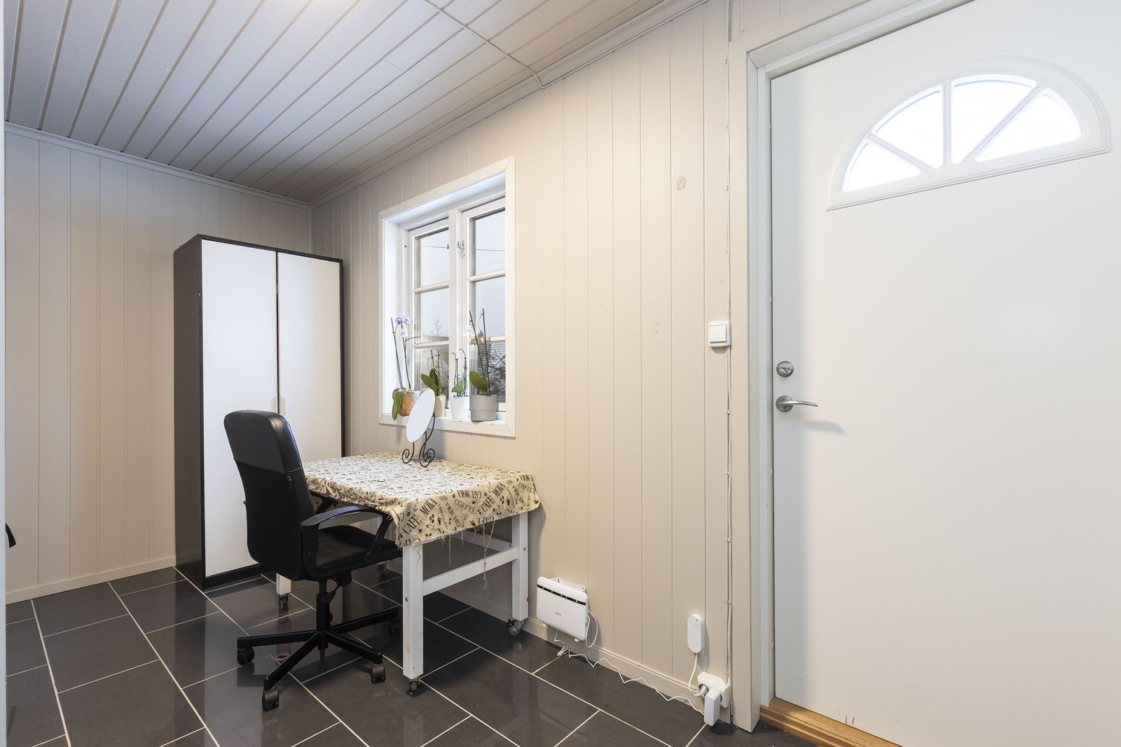 Entré i kjelletasjen. Galleribilde