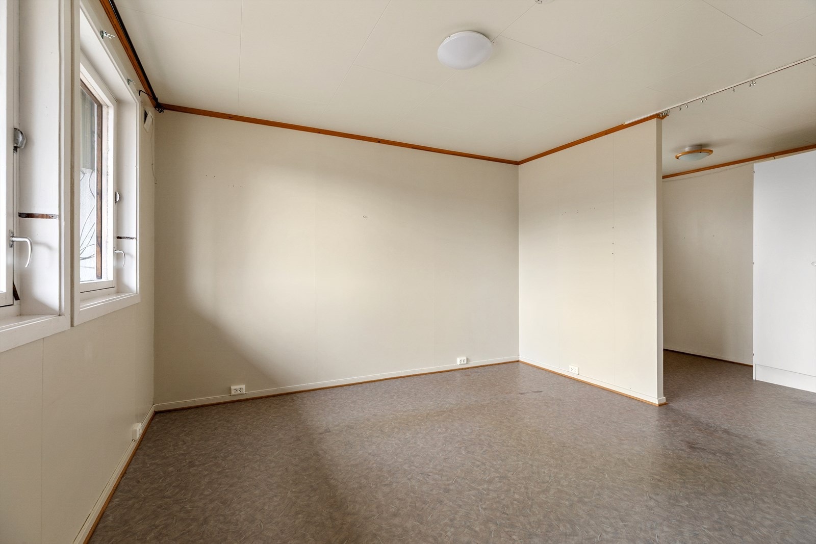 Stue i kjeller. Galleribilde