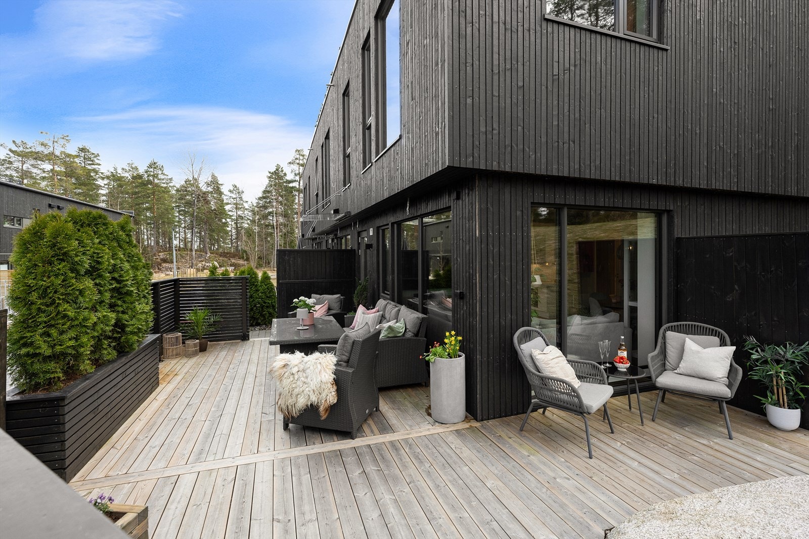 Sara Husebø v/Eiendomsmegler 1 har gleden av å presentere Blåbærskogen 71. Galleribilde