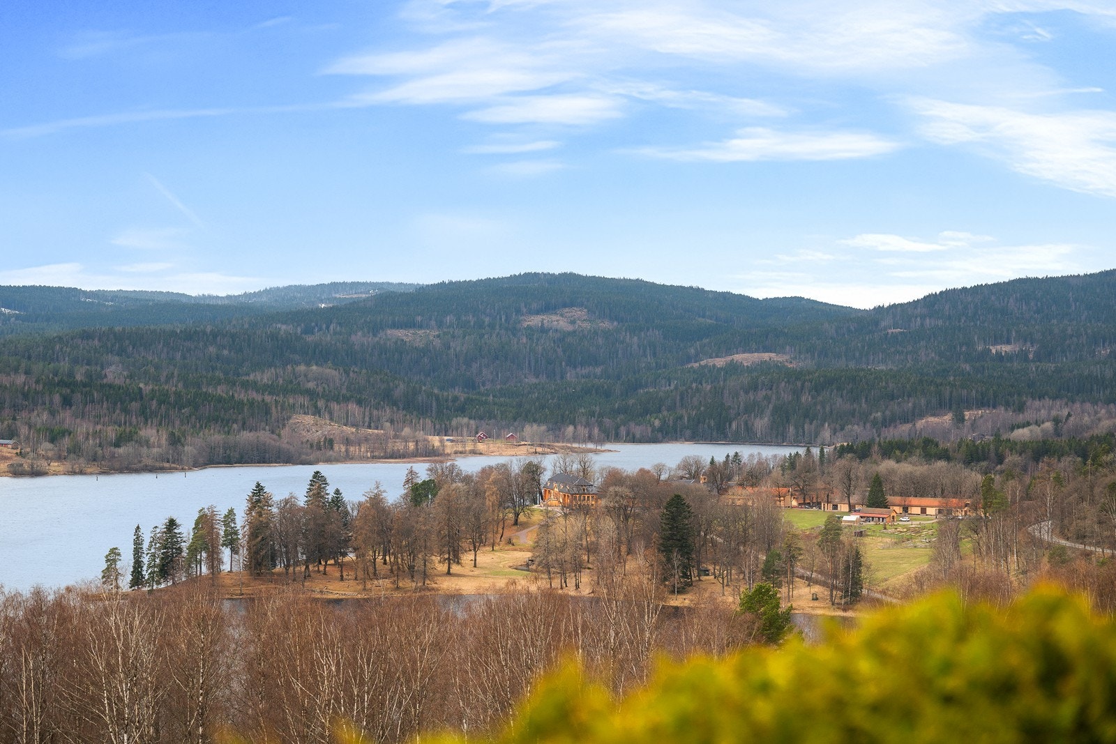 Utsikt fra terrassen mot Bogstad gård med en vakker engelsk landskapspark Galleribilde