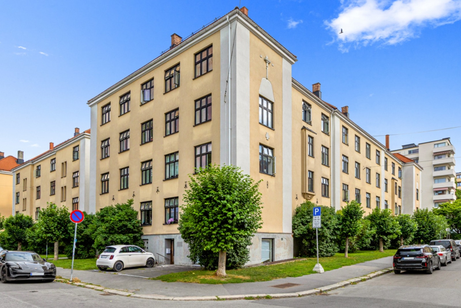 Hammerstads gate 30 på Majorstuen ligger midt i hjertet av et av Oslos mest populære og levende områder. Her får du en perfekt kombinasjon av urbant byliv og rolige grøntområder. Galleribilde