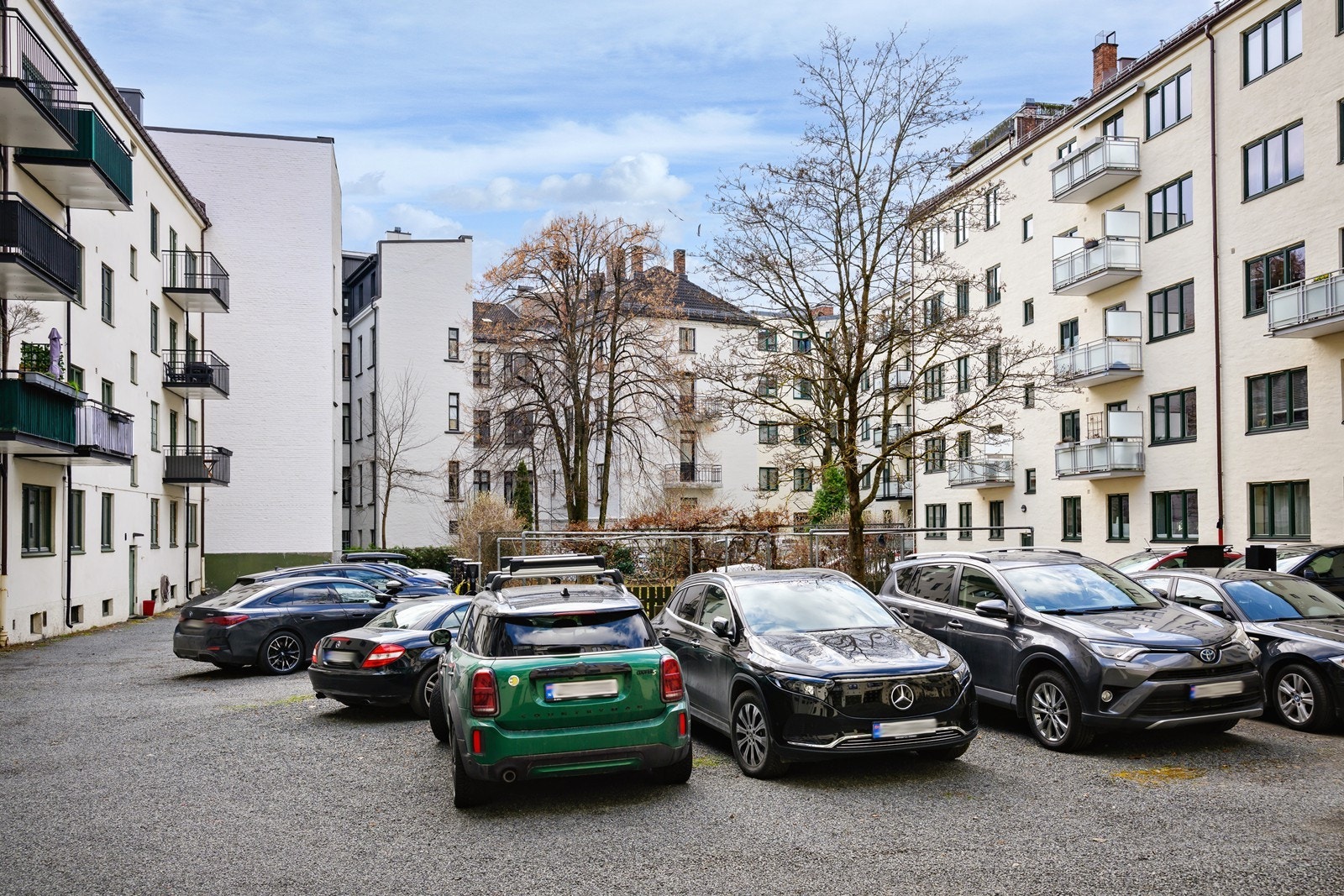 Sameiet er i besittelse av noen parkeringsplasser som leies ut etter venteliste Galleribilde