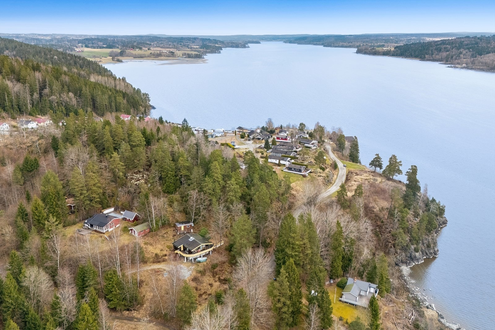 Eiendommen er en del av et etablert og attraktivt hyttefelt i Skiptvet kommune. Galleribilde