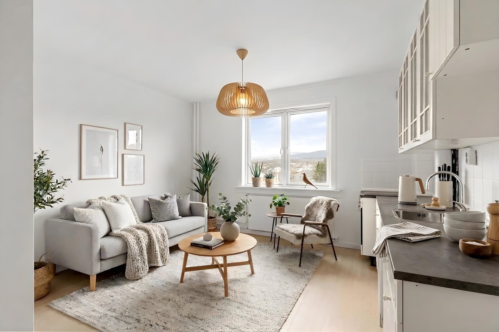 Nordvik v/ Konstantin Karlsson har gleden av å ønske velkommen til en lys og attraktiv 1-roms leilighet i Stavangergata 46 A. Dette er digital styling*
Foto: Pontus Holmenäs. Galleribilde