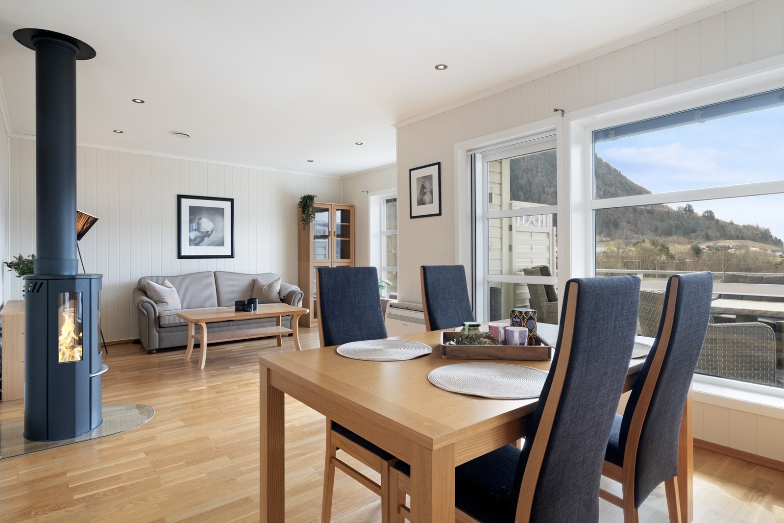 Her er plass til innreiing av spisebord og sofagruppe. Galleribilde