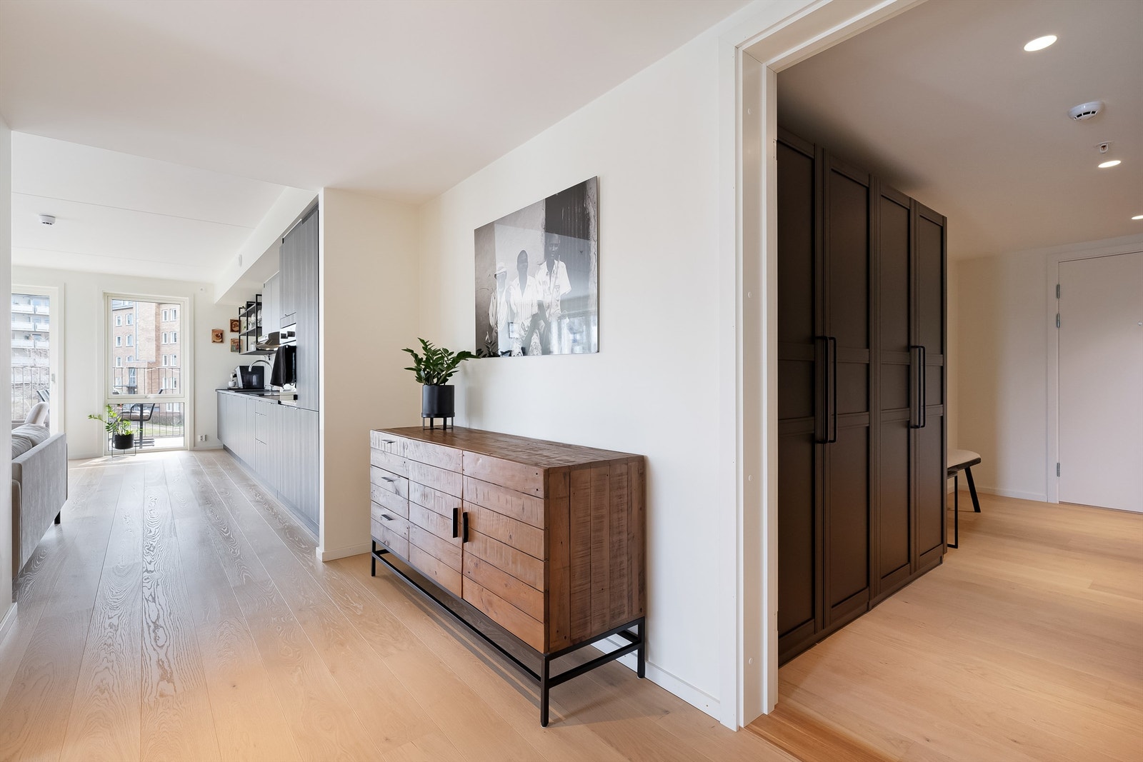 Leiligheten har vannbåren gulvvarme & balansert ventilasjon. Galleribilde