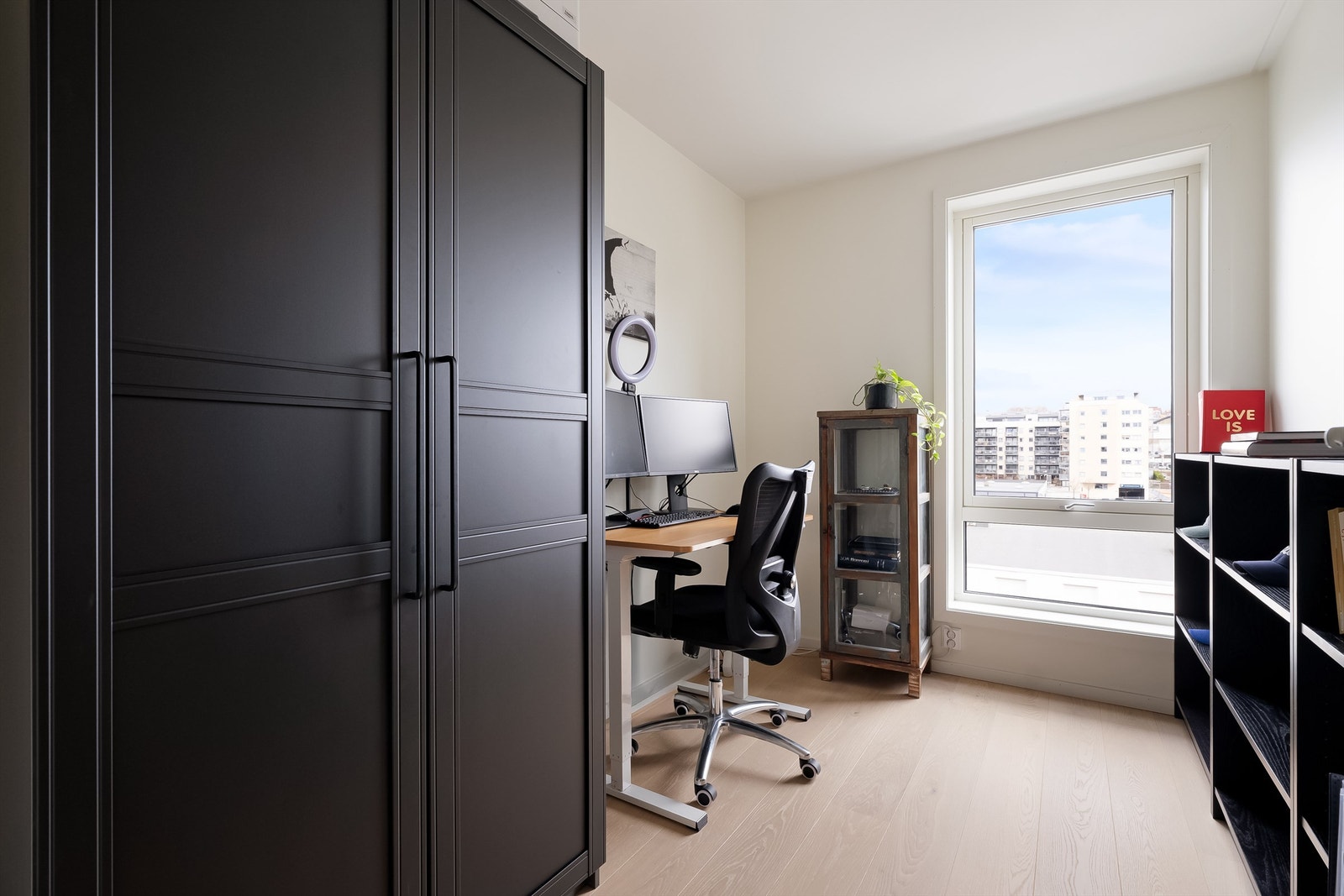 Det andre soverommet har plass til seng og garderobe. Galleribilde