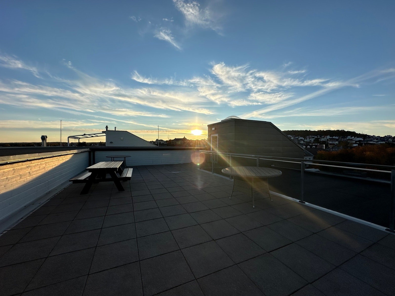 Sameiets felles takterrasse i toppetasjen av midtbygget . Galleribilde