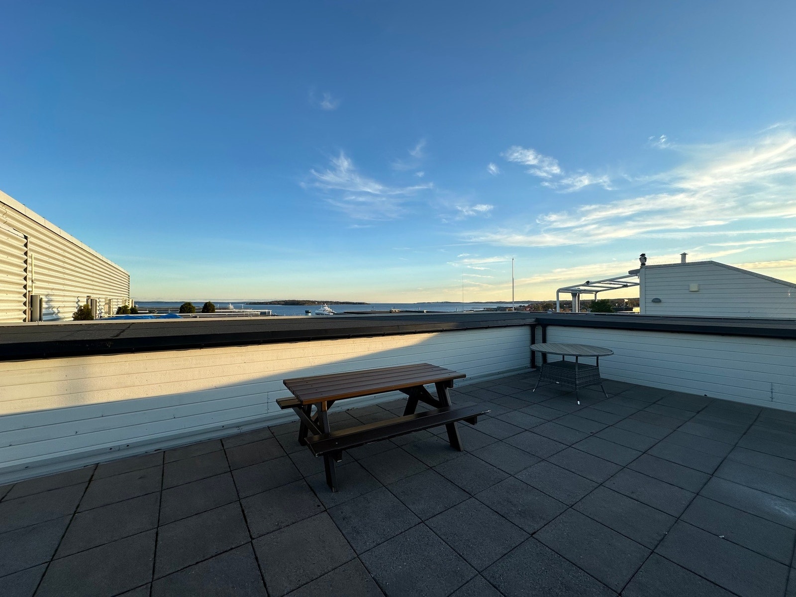 Sameiets felles takterrasse i toppetasjen av midtbygget . Galleribilde
