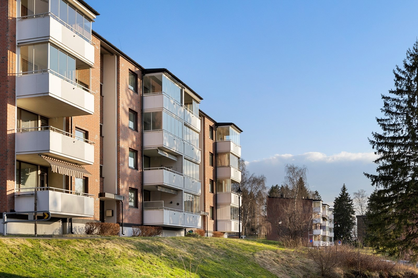 En gjennomgående 3-roms med en attraktiv beliggenhet i 2.etasje. Galleribilde