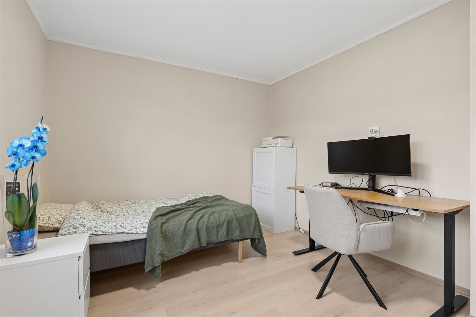 Soverom i andre etasje, praktisk som gjesterom eller kontor. Galleribilde